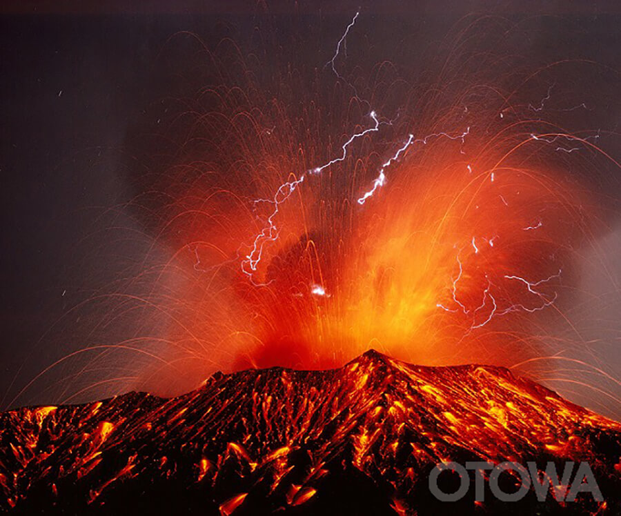 The 3th 雷写真コンテスト受賞作品 Grand Prize -Volcanic thunder-