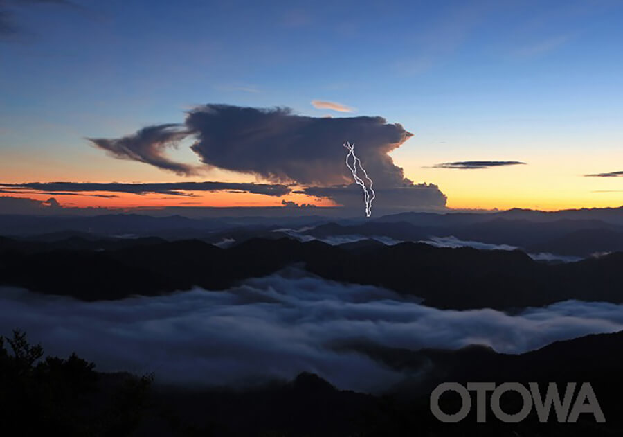 The 10th 雷写真コンテスト受賞作品 Gold Prize -Thunderstorm over a small area-