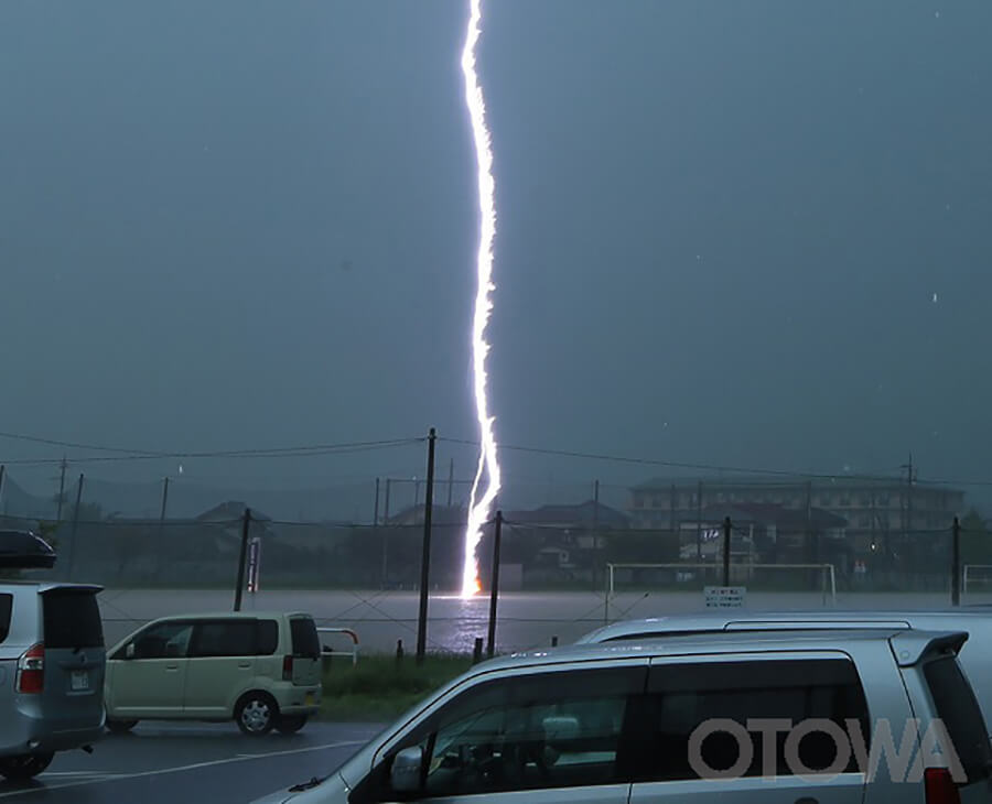 The 11th 雷写真コンテスト受賞作品 Silver Prize -Lightning strike to the ground at hand-