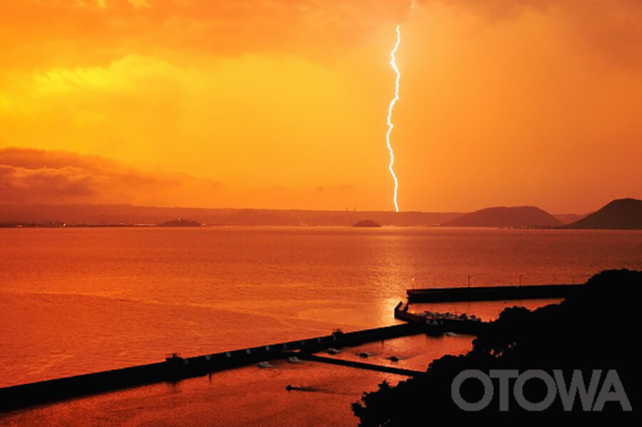 The 8th 雷写真コンテスト受賞作品 Bronze Prize -LIGHTNING IN THE SUNSET-