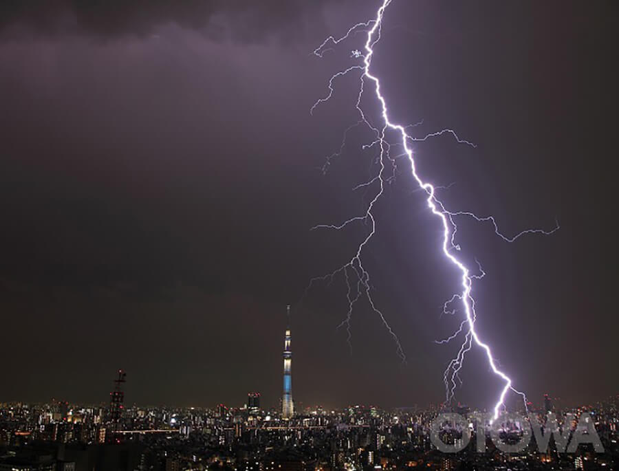 The 10th 雷写真コンテスト受賞作品 Silver Prize -The lightning meets with Tokyo Skytree-