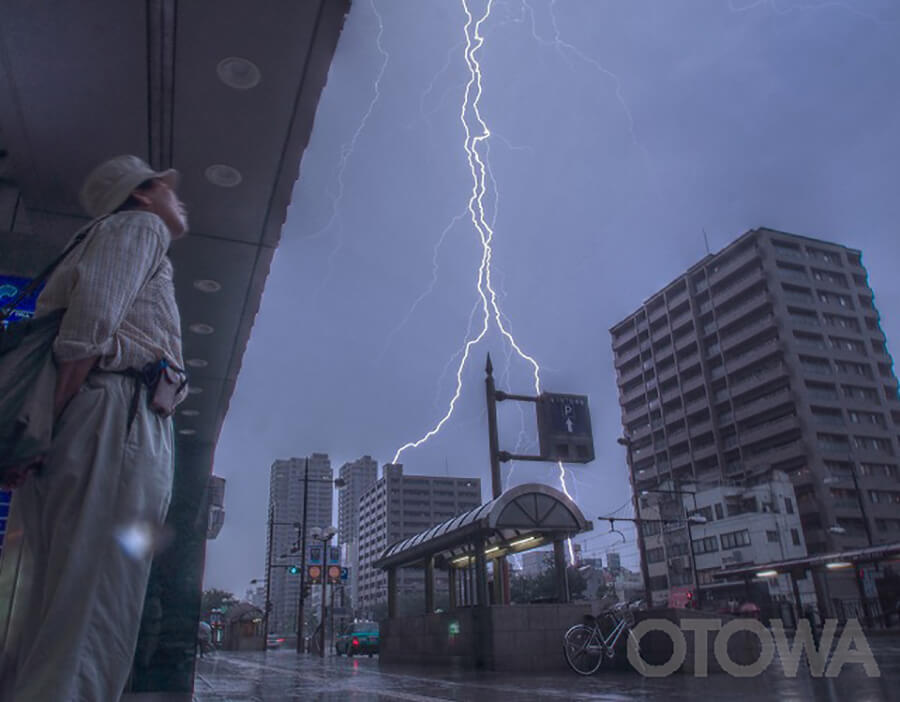 The 10th 雷写真コンテスト受賞作品 Bronze Prize -Sudden thunderstorm-