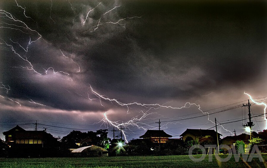 The 6th 雷写真コンテスト受賞作品 Bronze Prize -A FLASH OF LIGHT IN THE NIGHT SKY-