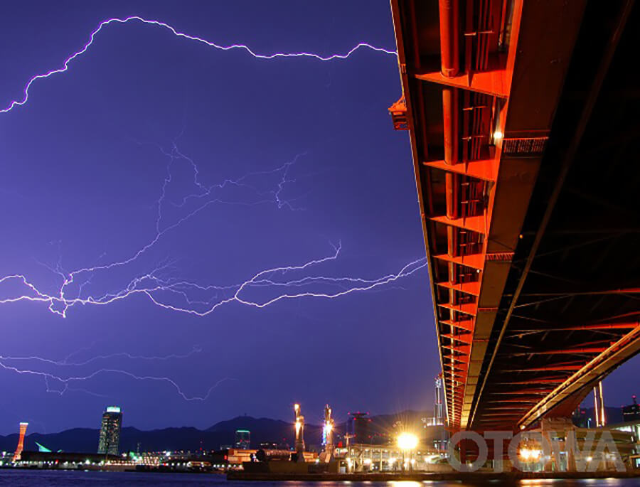 The 5th 雷写真コンテスト受賞作品 Bronze Prize -THE KOBE PORT UNDER LIGHTNING-