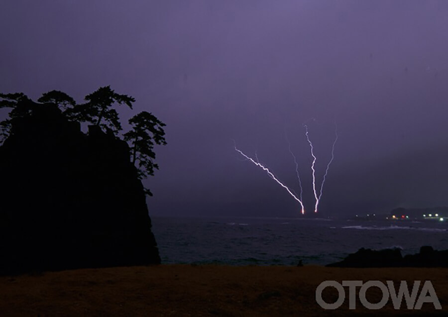 The 6th 雷写真コンテスト受賞作品 Academic Work Prize -THUNDER IN OPPOSITE BANK (ECHIZEN COAST)-