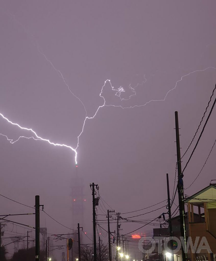 The 9th 雷写真コンテスト受賞作品 Fine Work -The lightning struck just one kilometer away-