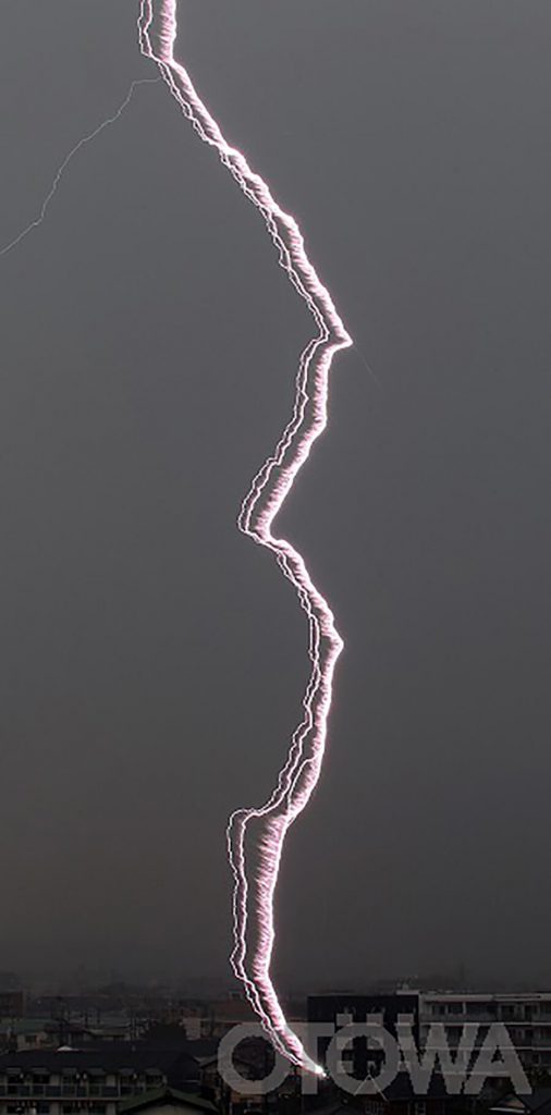 The 11th 雷写真コンテスト受賞作品 Academic Work Prize -Lightning stroke in sight-