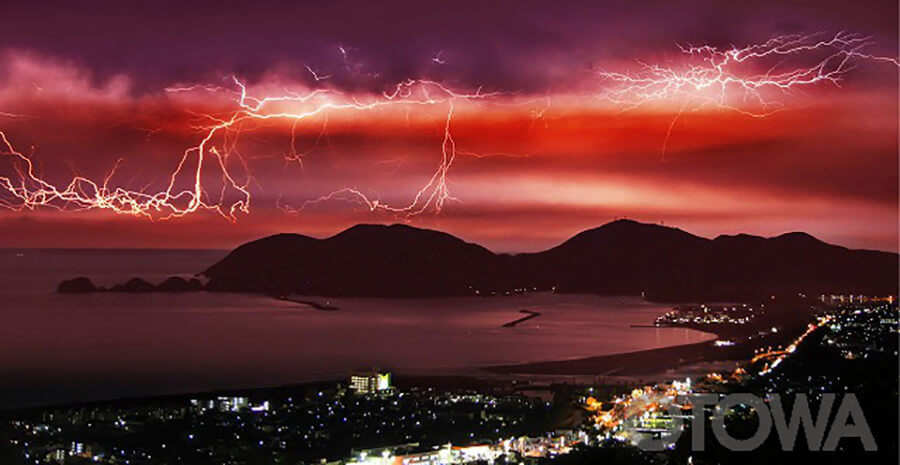 The 12th 雷写真コンテスト受賞作品 Fine Work -Lightning runs through the night sky-