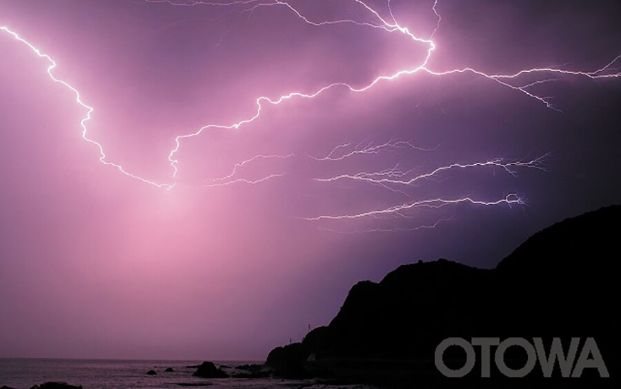 The 7th 雷写真コンテスト受賞作品 Fine Work -LIGHTNING RUNS-