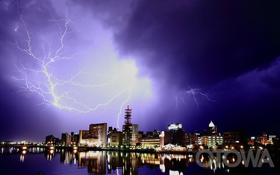 The 13th 雷写真コンテスト受賞作品 Excellent Work -Lightning from Niigata’s Ryuto Bridge-