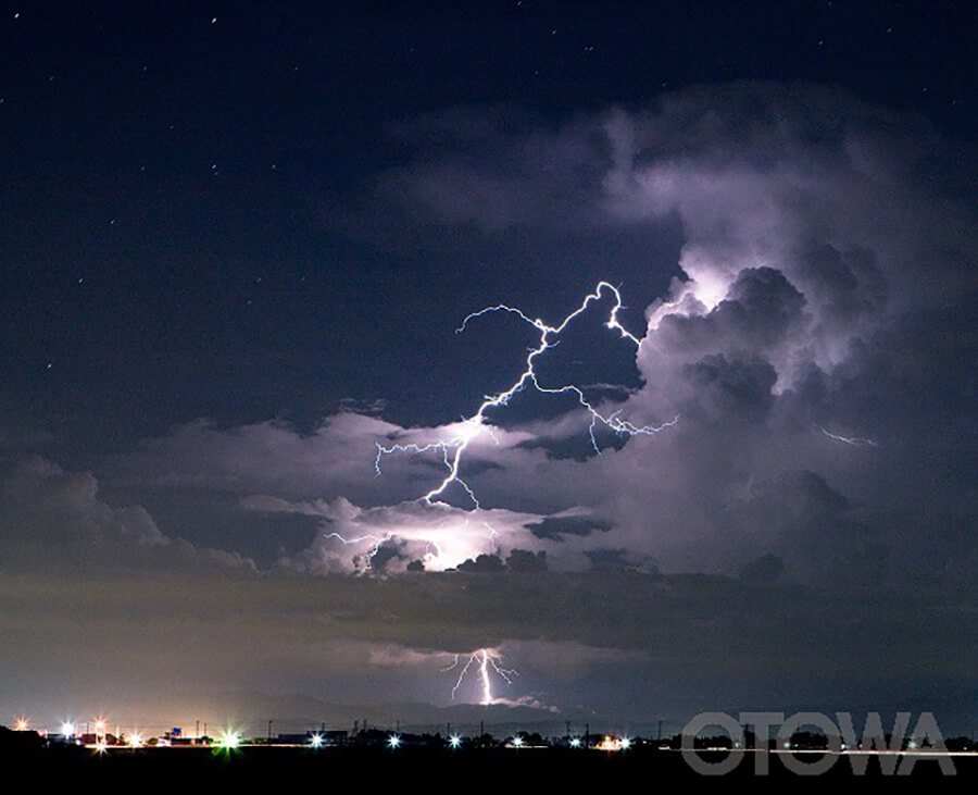 The 9th 雷写真コンテスト受賞作品 Fine Work -A flash of lightning in the starry sky-