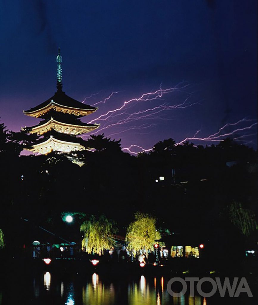 The 3th 雷写真コンテスト受賞作品 Fine Work -A towe lighted up with lightning-