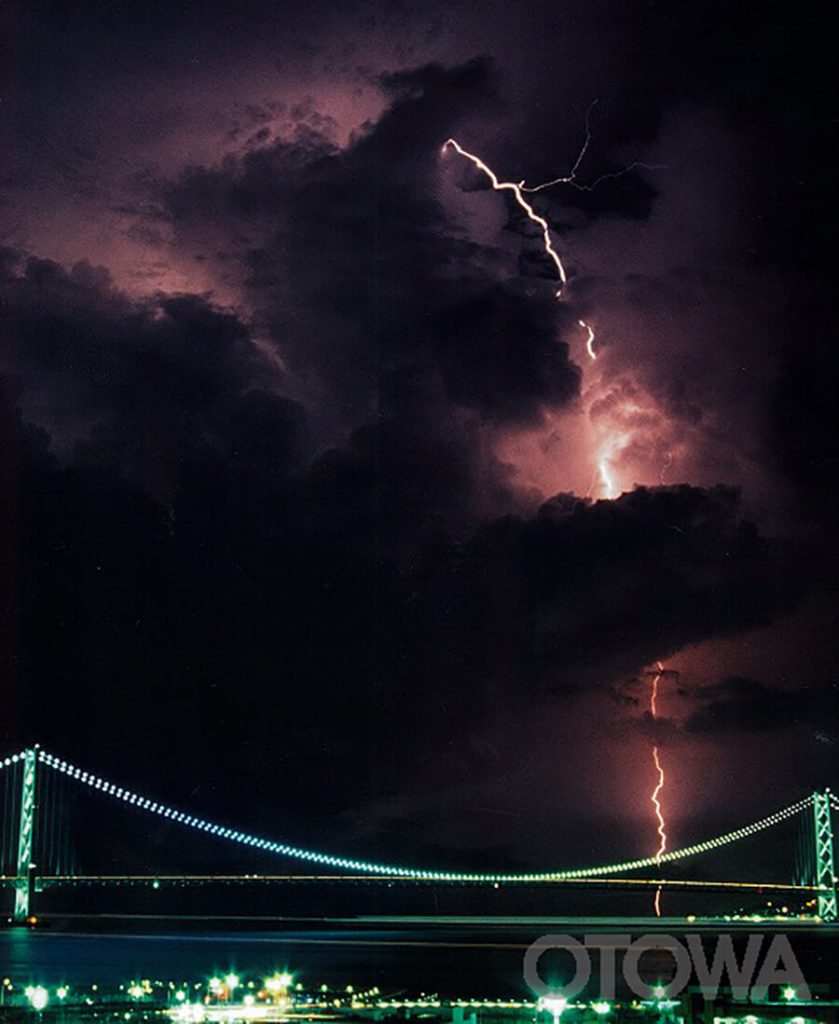 The 4th 雷写真コンテスト受賞作品 Excellent Work -LIGHTNING AND BRIDGE-