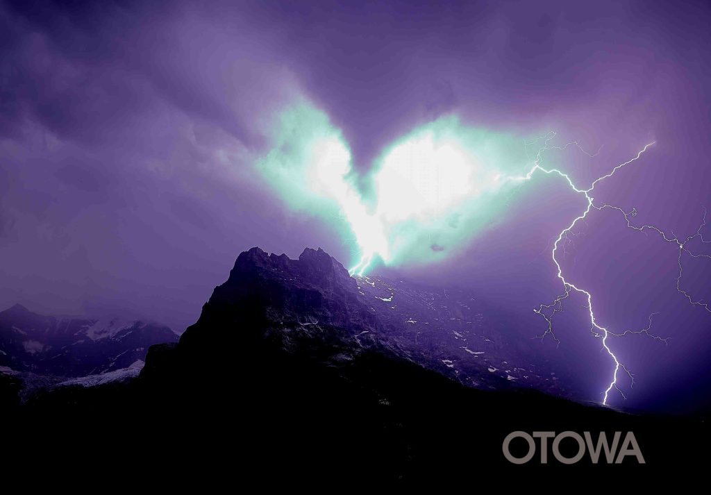 The 23rd 雷写真コンテスト受賞作品 Silver Prize -Fly down to the Eiger-