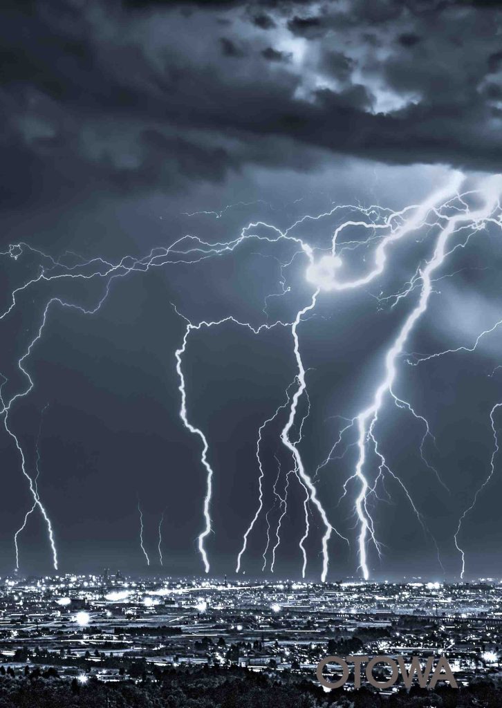 The 23rd 雷写真コンテスト受賞作品 Bronze Prize -Roaring in the city-